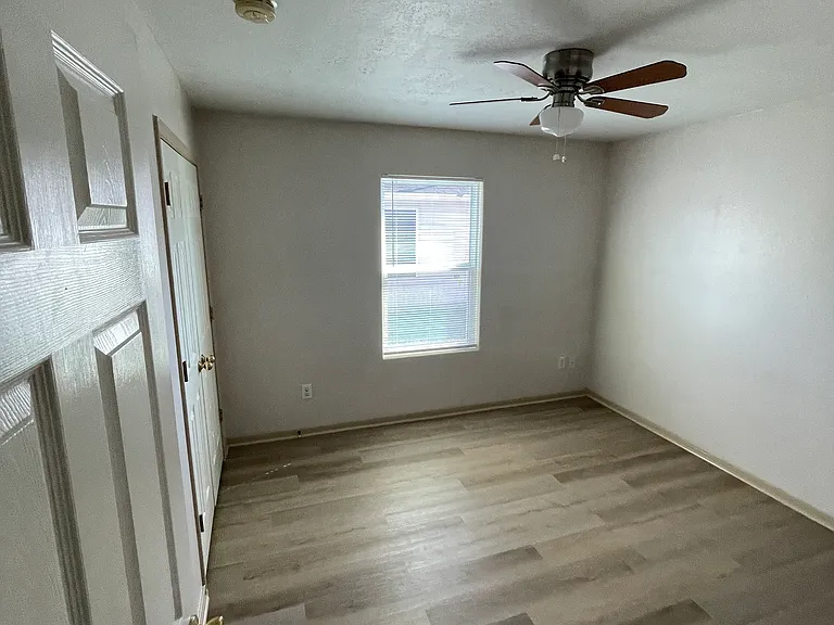 7930 Ginger Park Dr — Photo 16