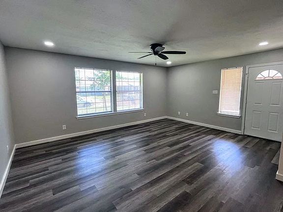 4th image of 2412 Lakeview Cir