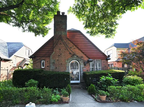 25-44 90 Street, East Elmhurst, NY 11369