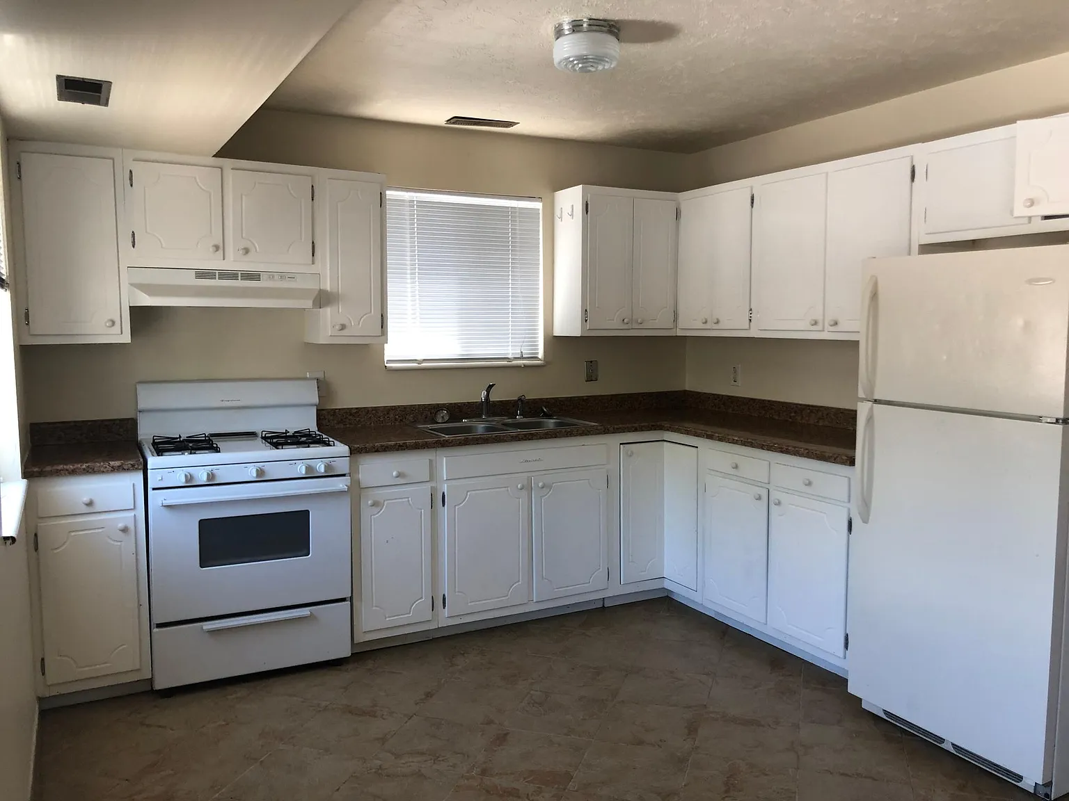2 bed, 800 sqft, $1,500 — Photo 4