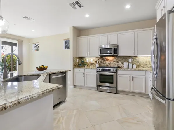 8221 Peak Forest Way, Elk Grove, CA 95757