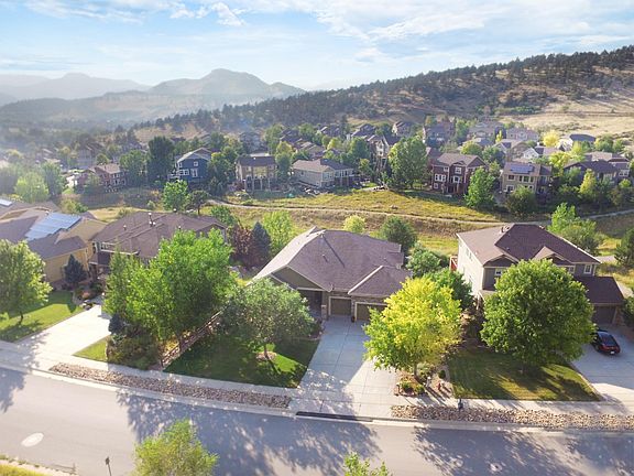 Stone Canyon is nestled in a beautiful valley close to downtown Lyons.