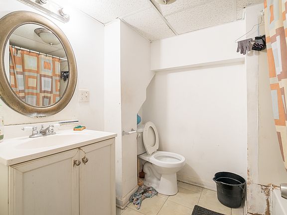 4th image of 6428 N Rockwell St