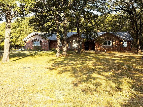 2nd image of 507 Whispering Oaks Rd