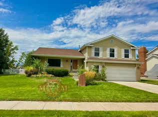 12128 S Woodridge Rd, Sandy, UT 84094