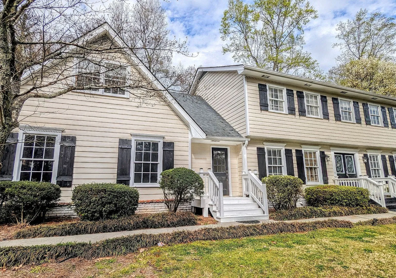 Charming home in sought after Kings Cove community | 4 BR 2.5 BA — Photo 1