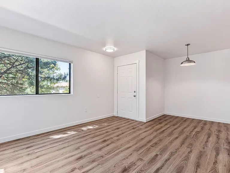 Hilton Street Apartments — Photo 36