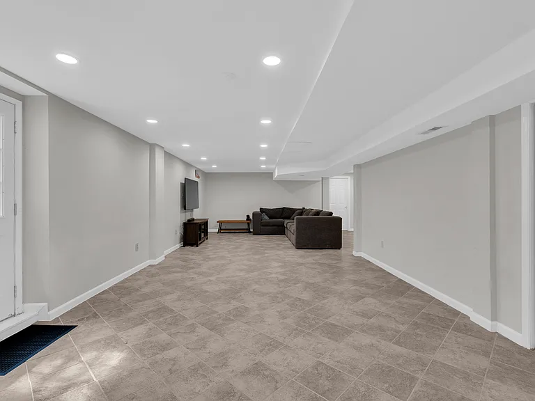7707 Lake Glen Dr — Photo 16