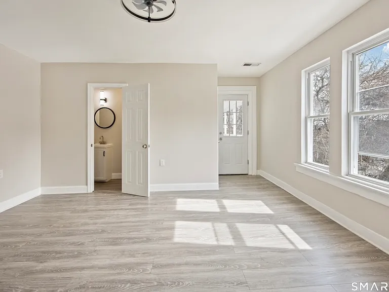 465 Washington Ave #B — Photo 6