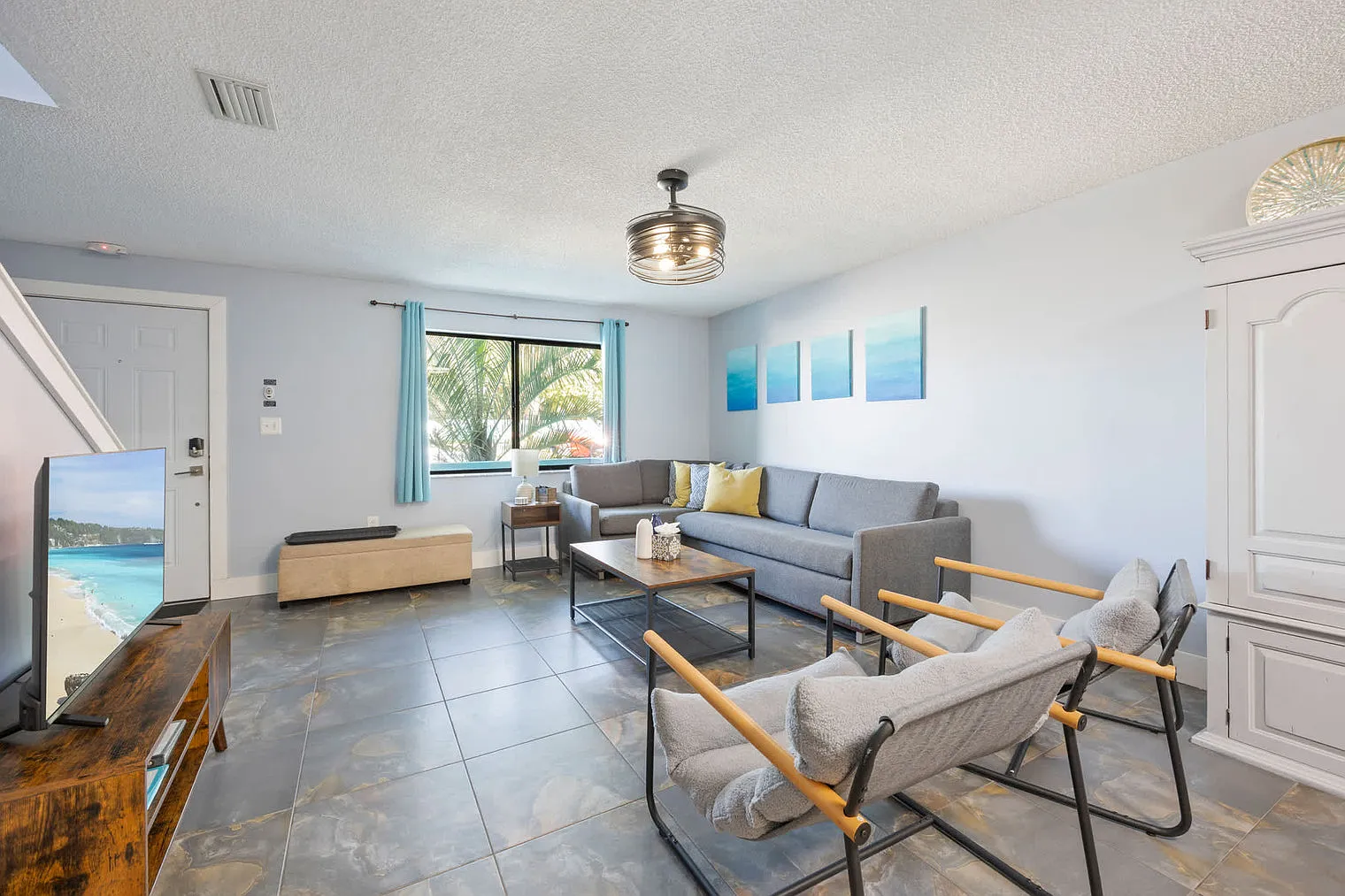 3 bed, 2.0 bath, $4,072 — Photo 1