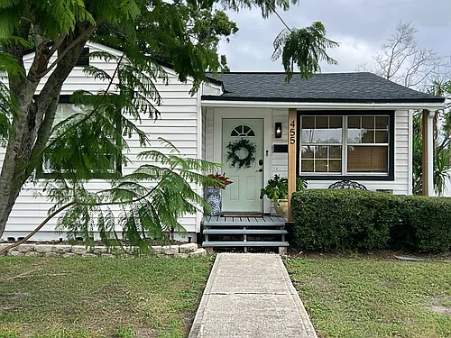 455 61st Ave NE Photo 1