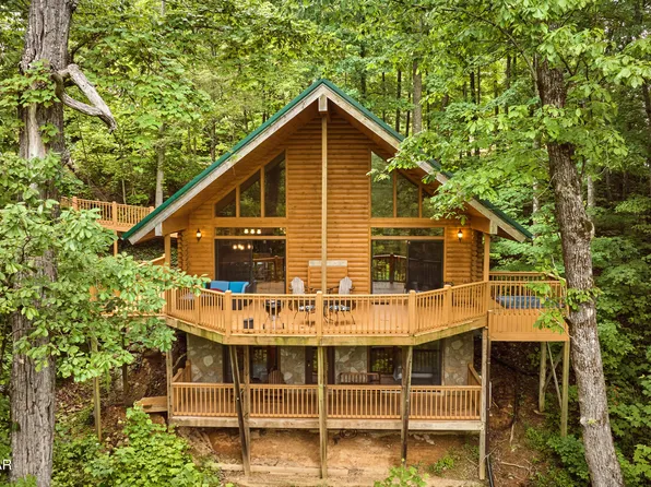 820 Pinnacle Vista Rd, Gatlinburg, TN 37738