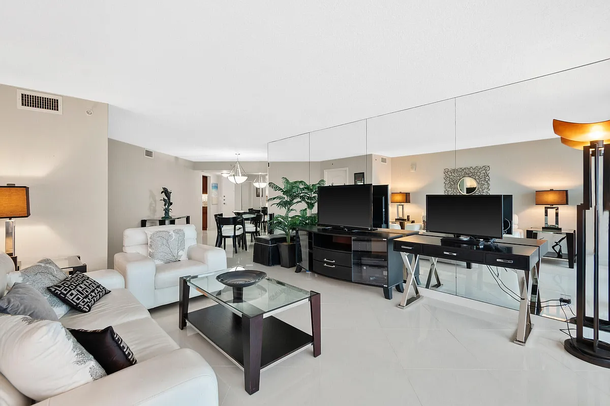 Building Photo - 3000 N Ocean Dr #26B