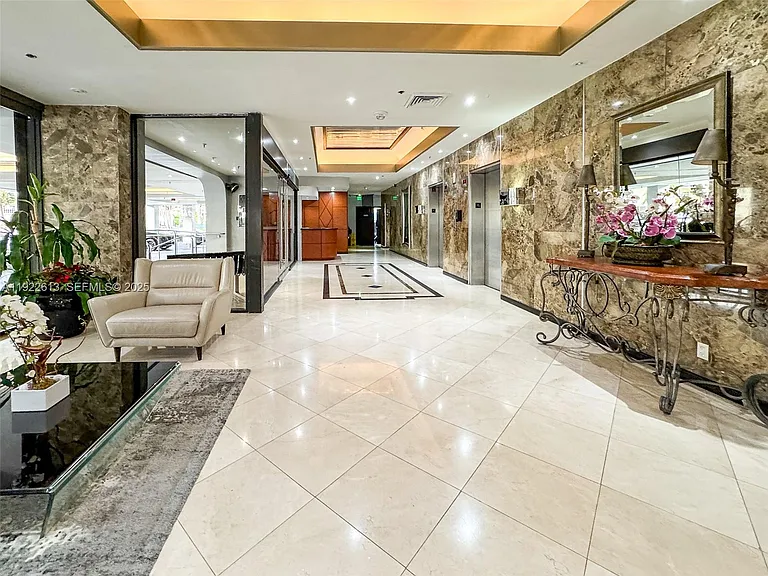 8877 Collins Ave #809 — Photo 38