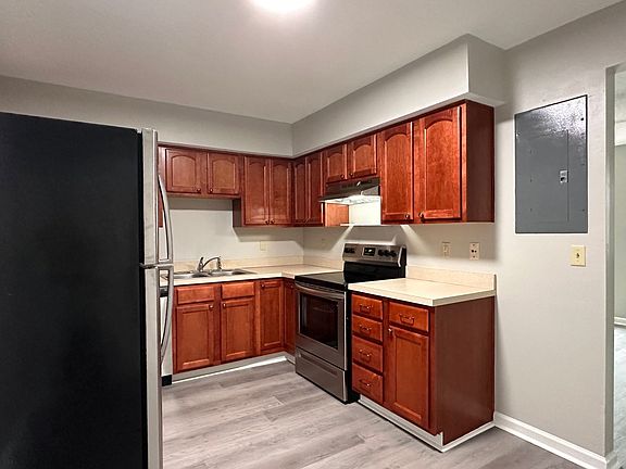 5th image of 828 Nottingham Dr APT C