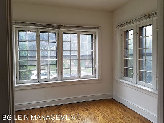 4th image of 2526 N Maryland Ave #6396644