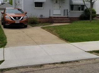 5134 Arch St, Maple Heights, OH 44137