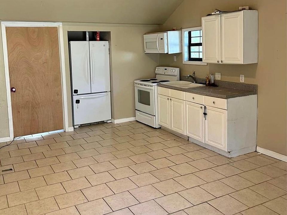 1st image of 2208 Peach Ave Unit 4