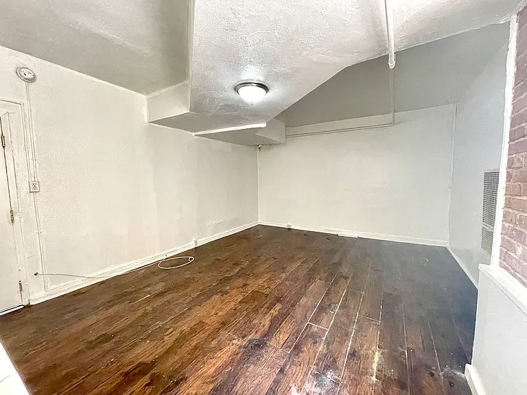 2892 W 7th St — Photo 21