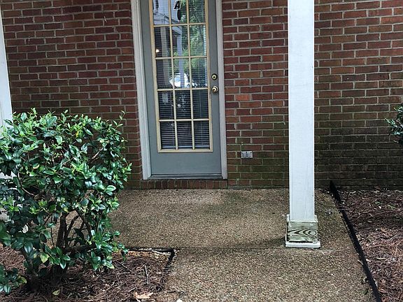 2nd image of 605 Hogan St APT D
