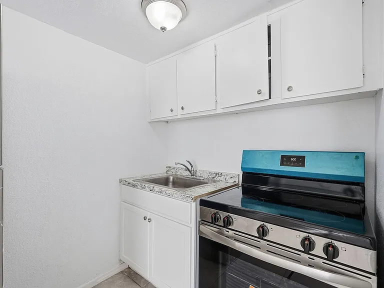 6236 N Black Canyon Hwy — Photo 3