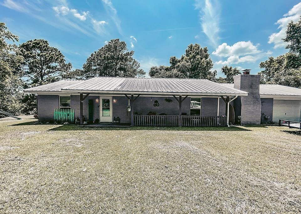 1st image of 395 Park Ln