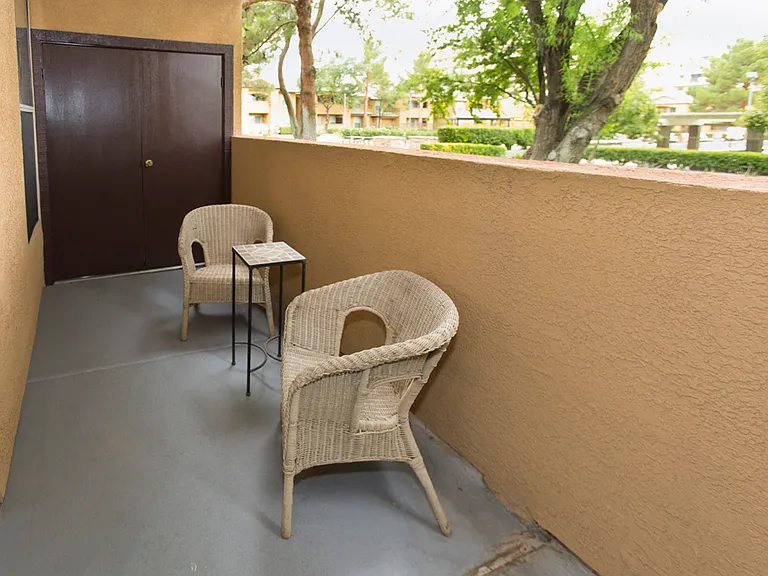 Diamond Sands Apartments — Photo 26