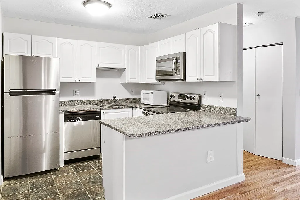 Building Photo - 622 Boston Ave #7E