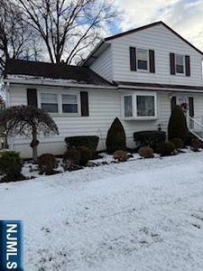 300 John Ochs Dr, Saddle Brook, NJ, 07663
