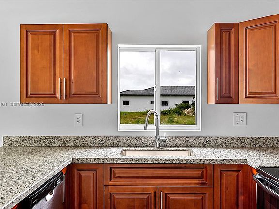 5th image of 24062 SW 116th Ct