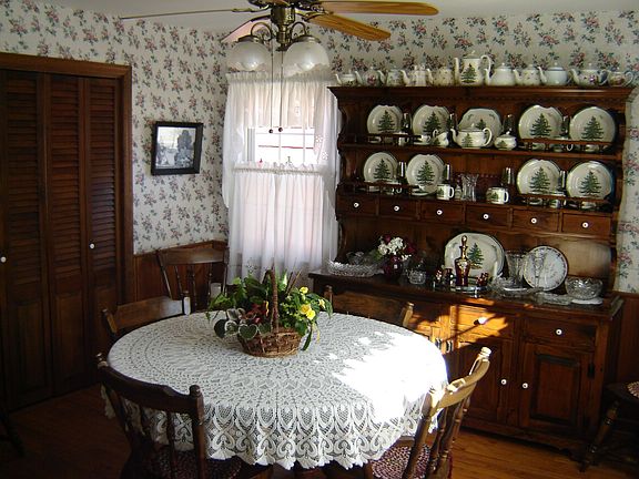 Formal Dinning room with