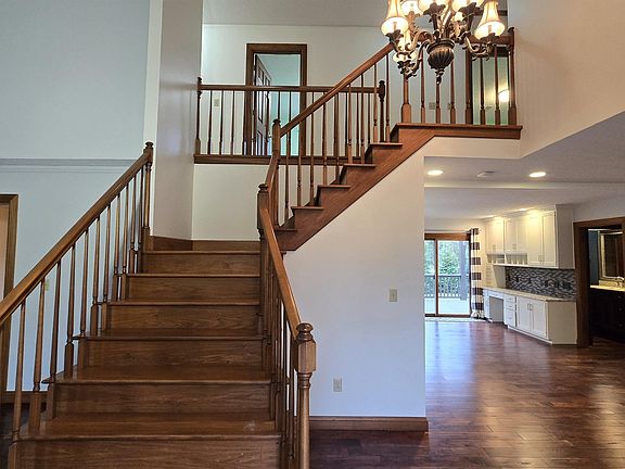2nd image of 3909 Somerset Pl