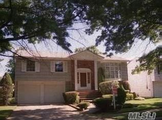 793 Allwyn St, Baldwin, NY 11510