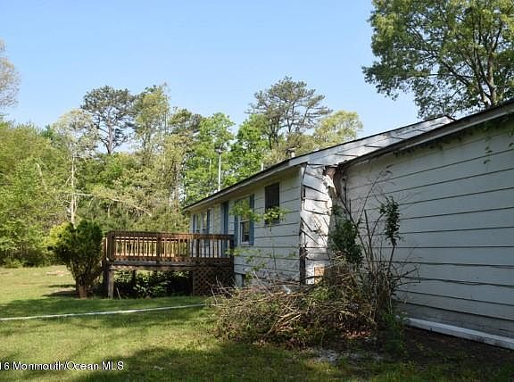 3rd image of 24 E Serpentine Drive