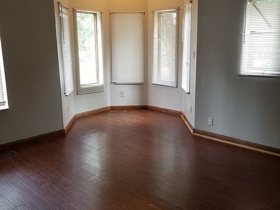 3rd image of 1002 Minnehaha Ave E APT 1