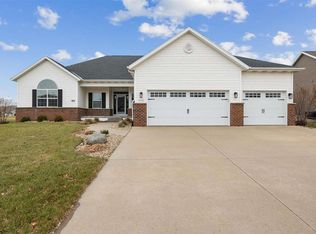 5910 Woodbridge Crst, Marion, IA 52302