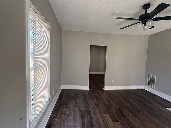 3rd image of 1105 S Greenwood Ave