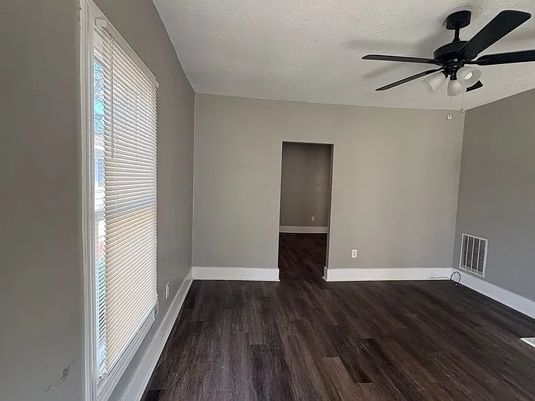 1105 S Greenwood Ave — Photo 3