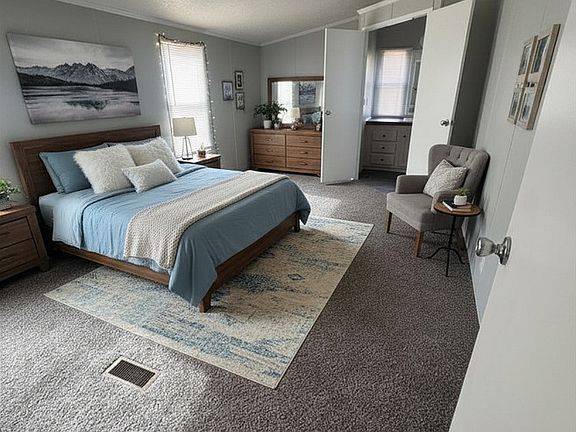 4th image of 605 N 20th St Space 34