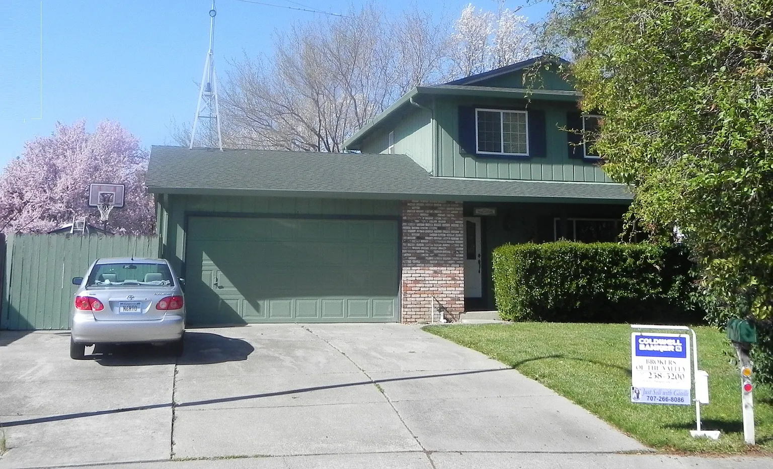 826 Canary Dr photo 1