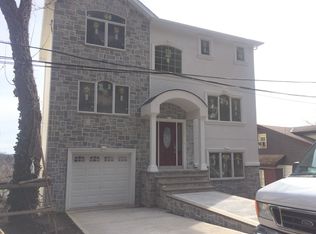 15 Woodside Ave, Staten Island, NY 10304