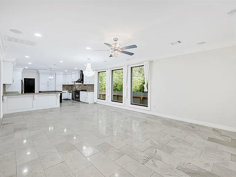 509 Joan Of Arc Dr — Photo 11