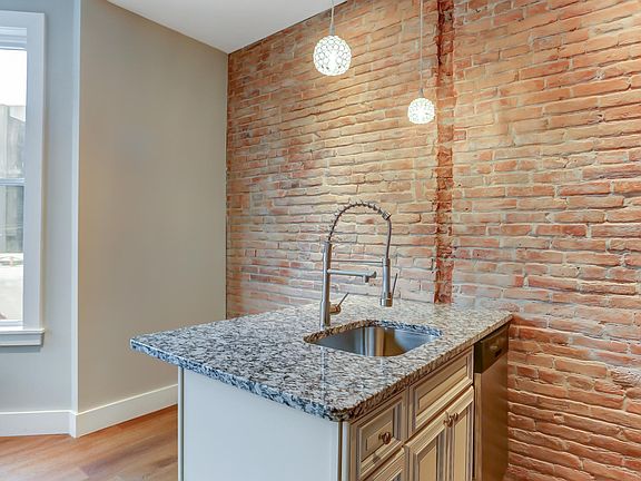 4th image of 209-211 Walnut St #6