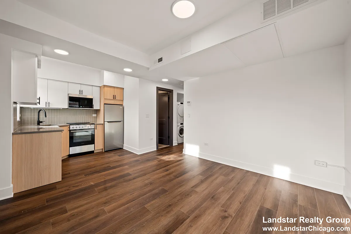 Building Photo - 1233 Chicago Ave #3