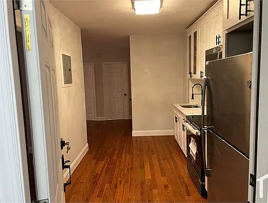 1932 Loring Pl S — Photo 1