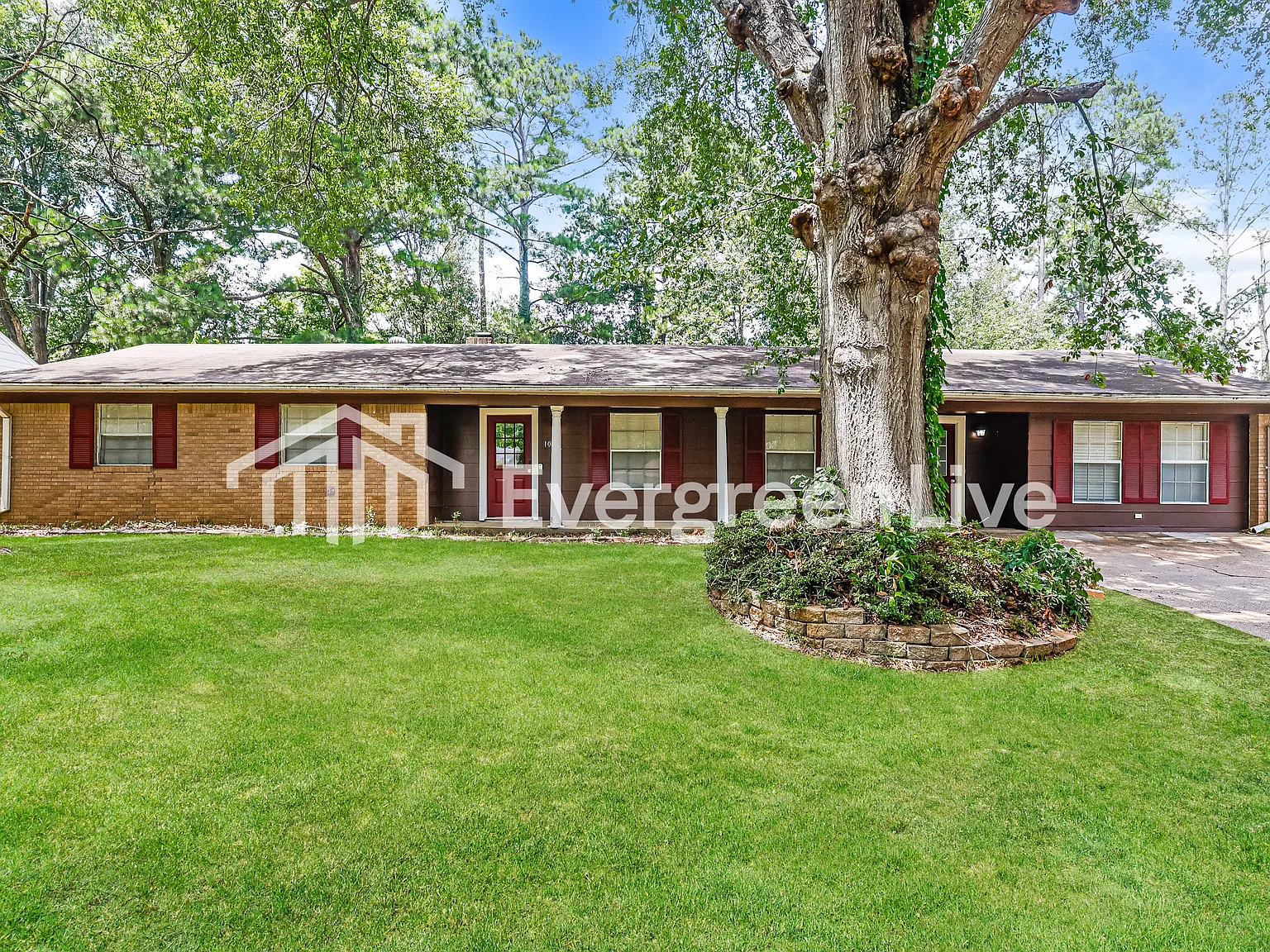 3 bed, 2.0 bath, 2300 sqft, $1,745 — Photo 1