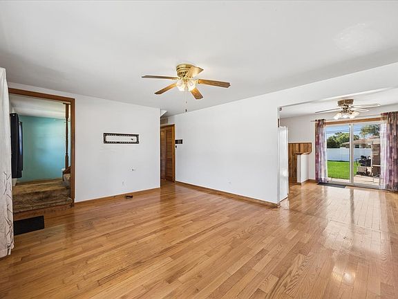 3rd image of 6525 W 83rd Pl