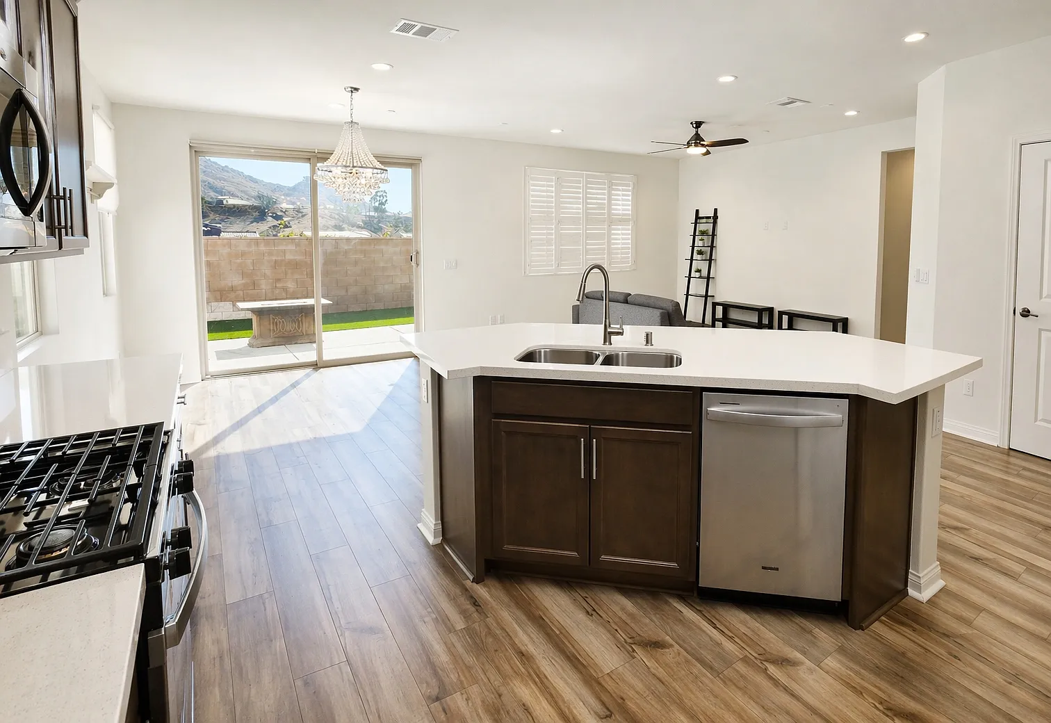 3 bed, 1732 sqft, $3,399 — Photo 4