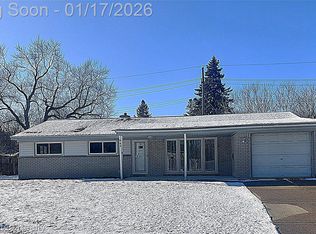 945 N Commerce Rd, Commerce Township, MI 48382