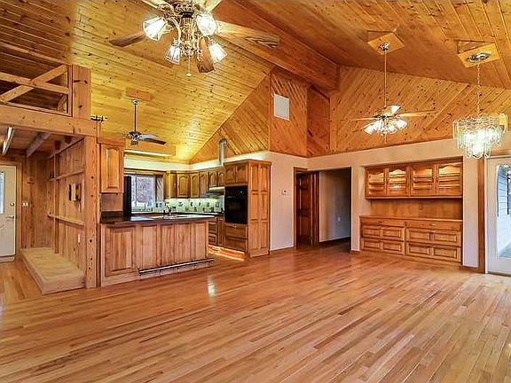 4th image of 12044 Larkspur Ln